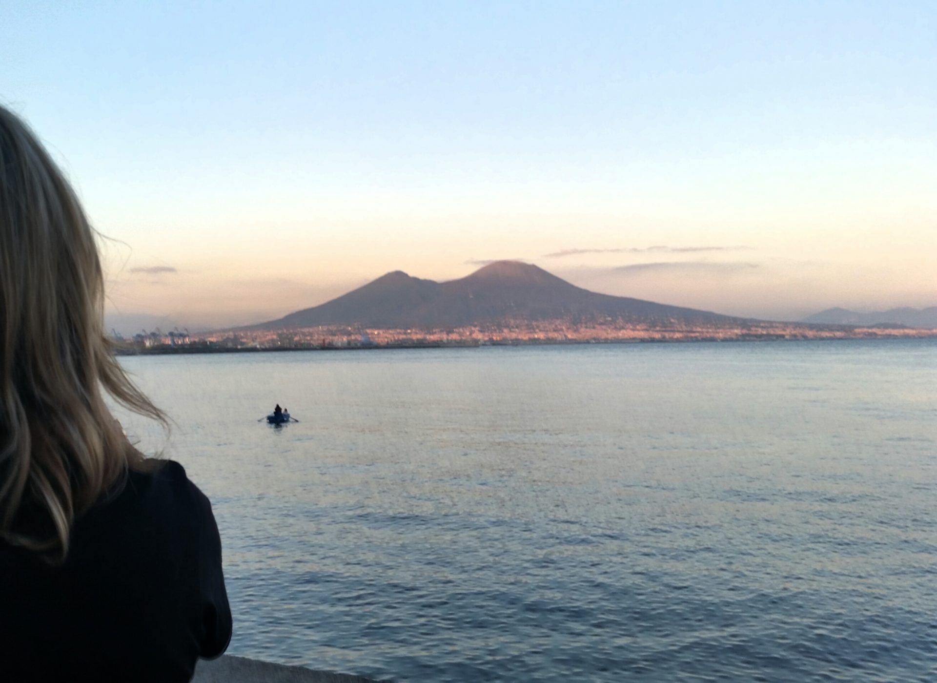 Local in Naples de baai van Napels, vesuvius, local in Naples