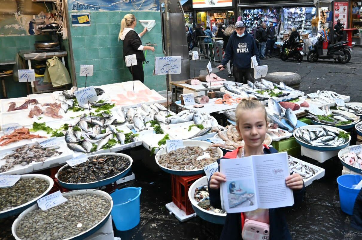 viskraam verdwaald in Napels