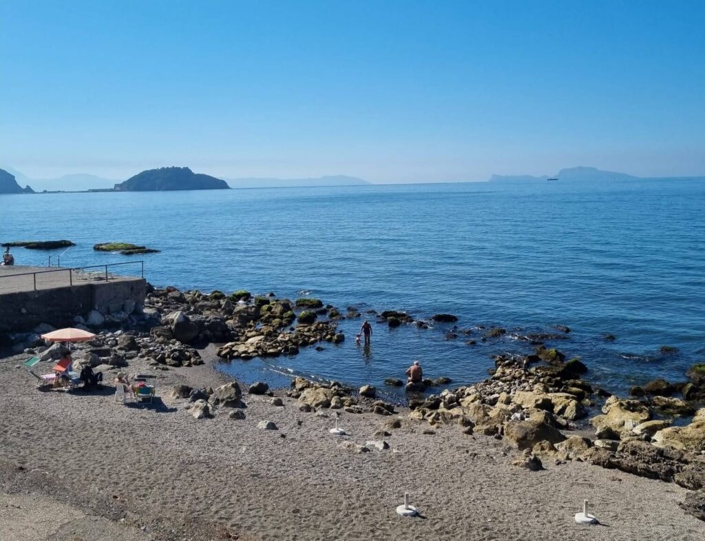vrij strand Napels